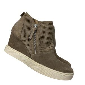 Sofft Ankle Wedged Perforated Booties Minimalist Comfort Chic Size 8.5